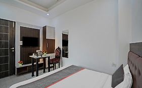 Signature Hotel Noida-62